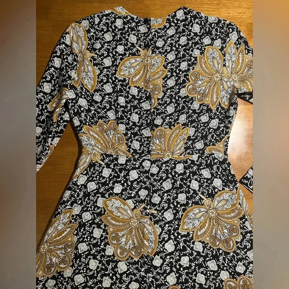 A.L.C. Silk Print Trixie Bell Sleeve Dress. Size 6 - Picture 8 of 10